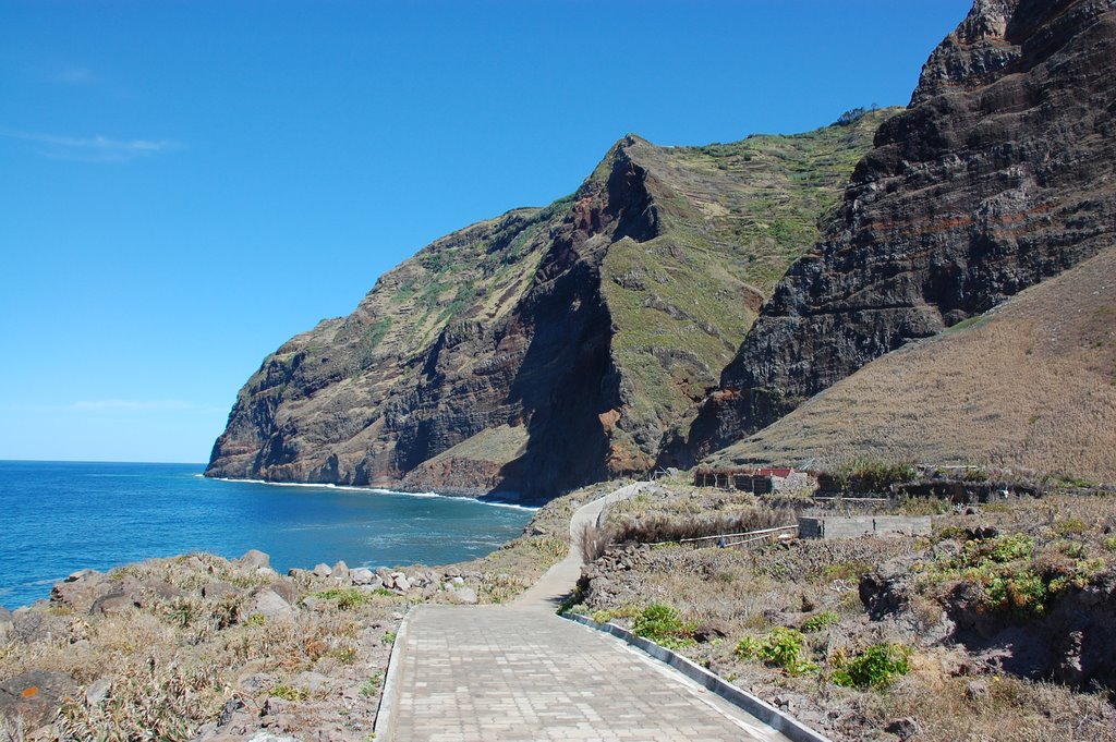 Footpath down northwestern coast at Quebrada Nova (2) by Mark Wijnen