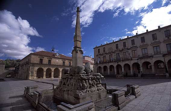 Soria - Plaza Mayor - Fuente de los Leones by luthier xequebo