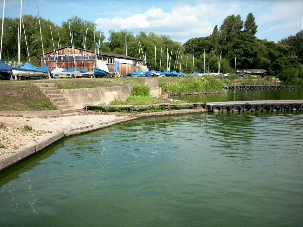 Rickmansworth Sailing Club on Troy Lake by axel-d