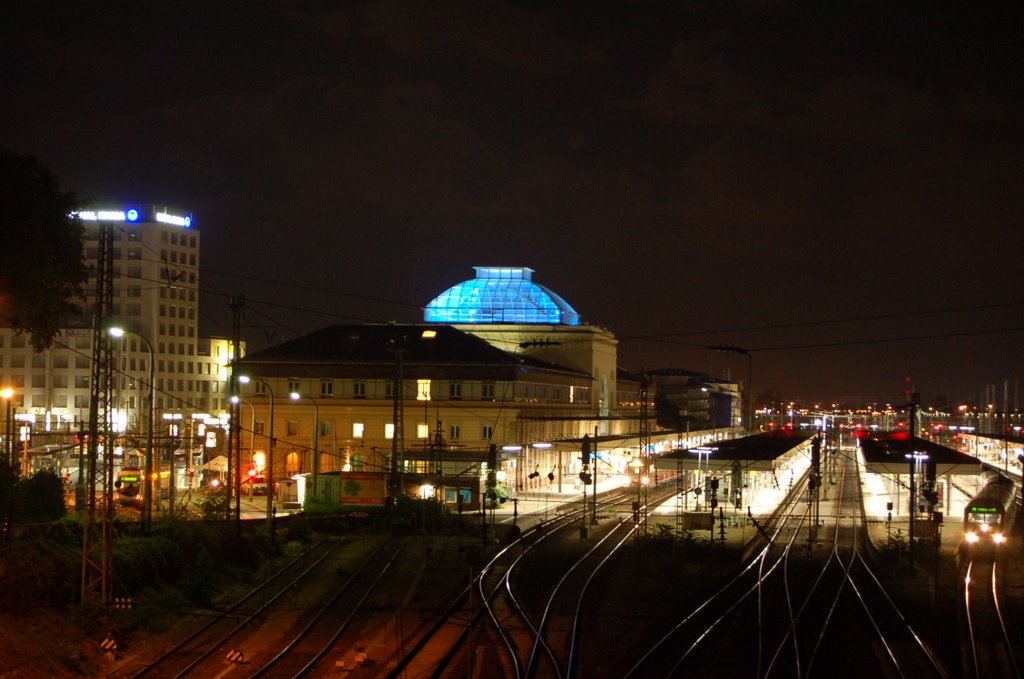 Bahnhof Mannheim by Benjamin Aumann