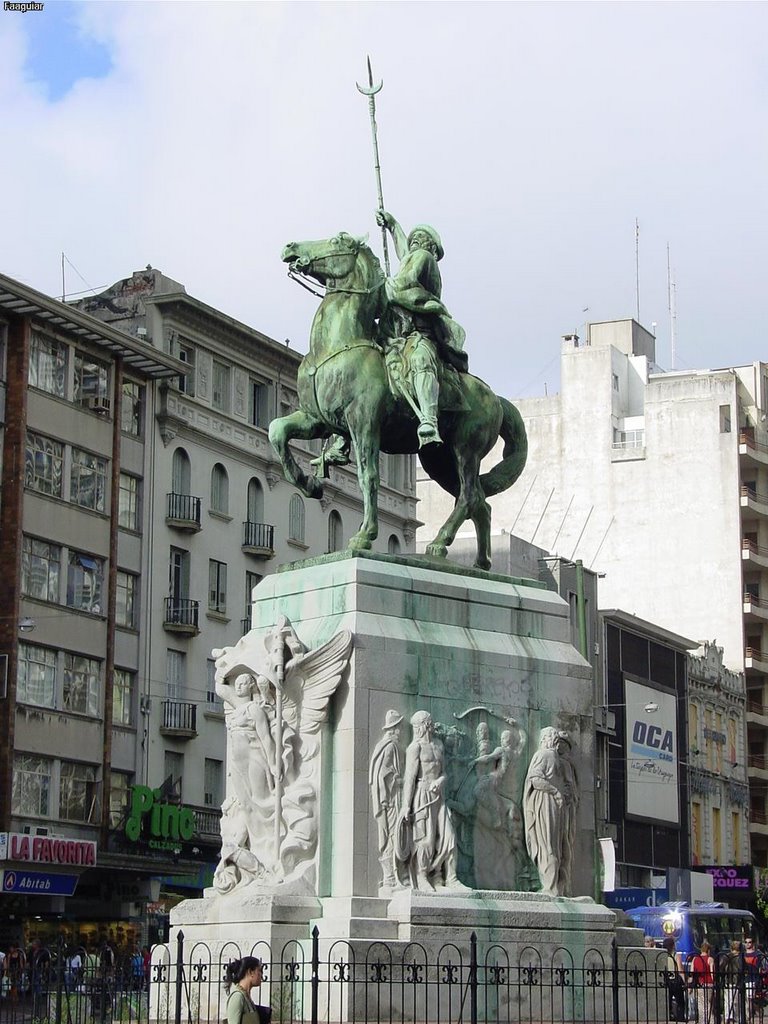 Monumento ao Gaucho - Montevideo by Faaguiar