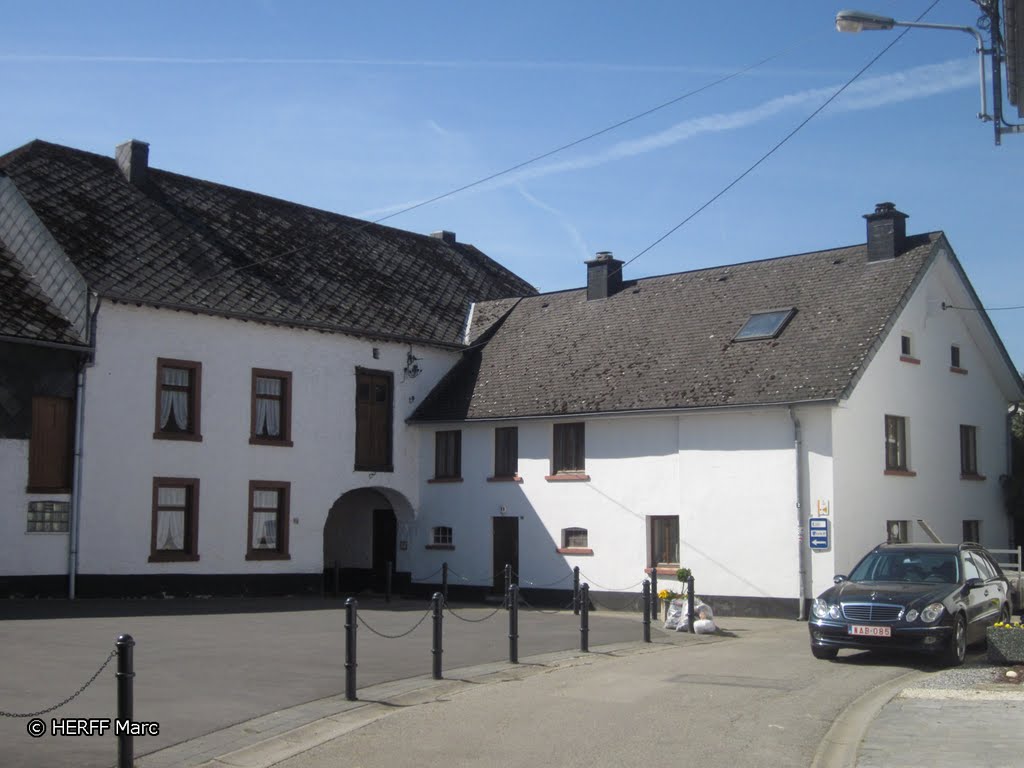 Typische Häuser in Reuland by Wandern in Ostbelgien