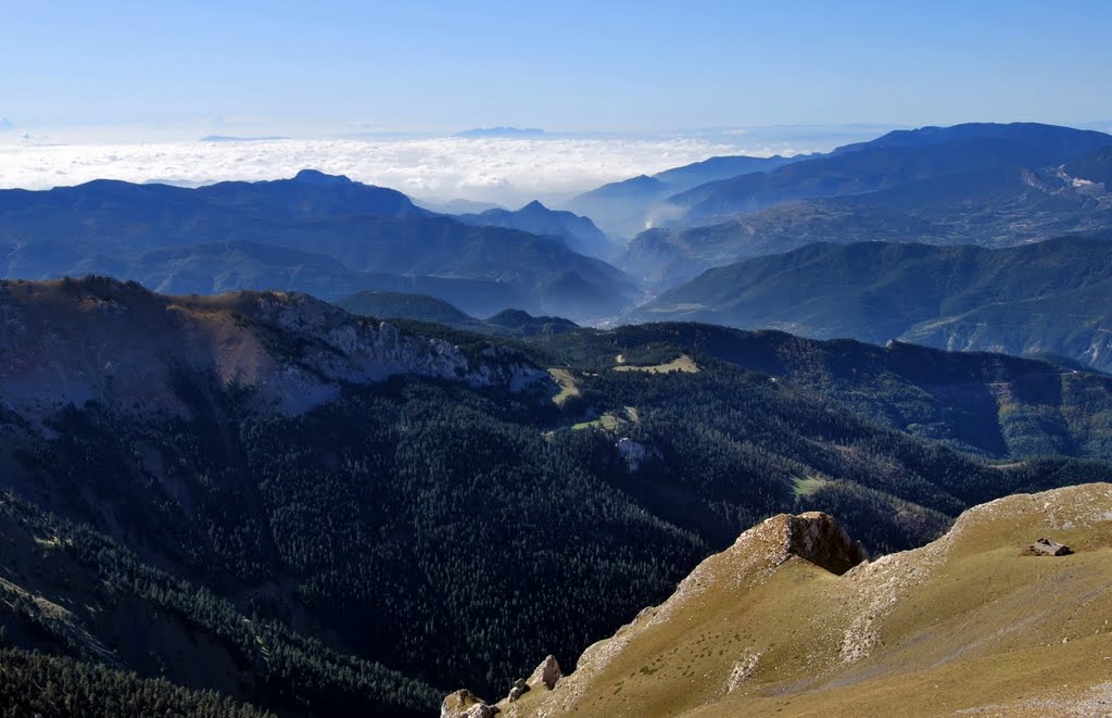 Panoràmica des del Serrat Gran amb Sant Llorenç del Munt i Montserrat al fons by Marcel Puig Puig