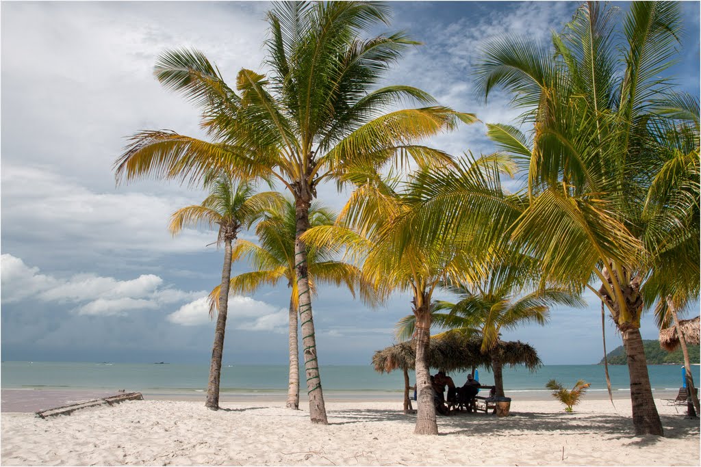 Pantai Cenang Langkawi by Tuderna