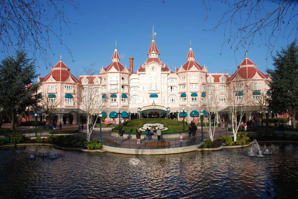 DISNEYLAND PARIS, MARNE LA VALLEE by Rizal