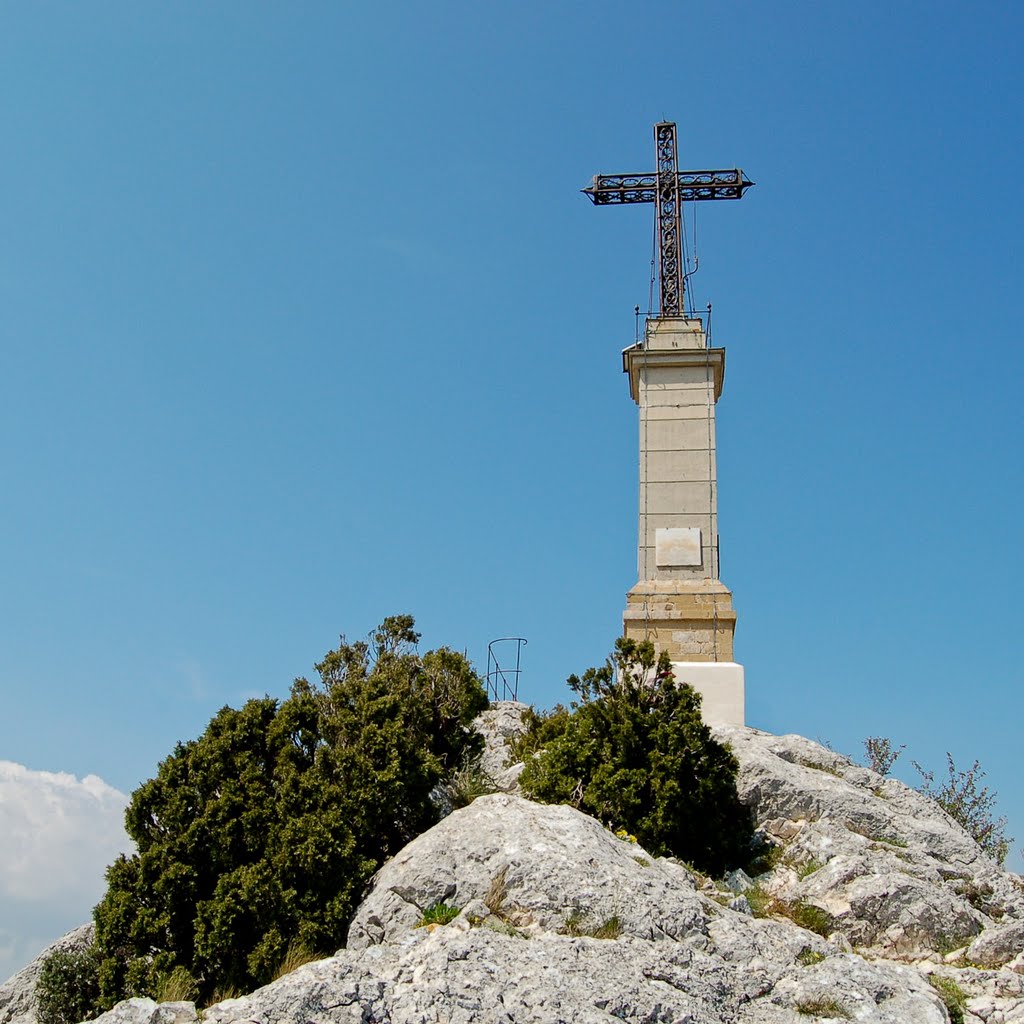 La Croix de Provence by Bernard Bost