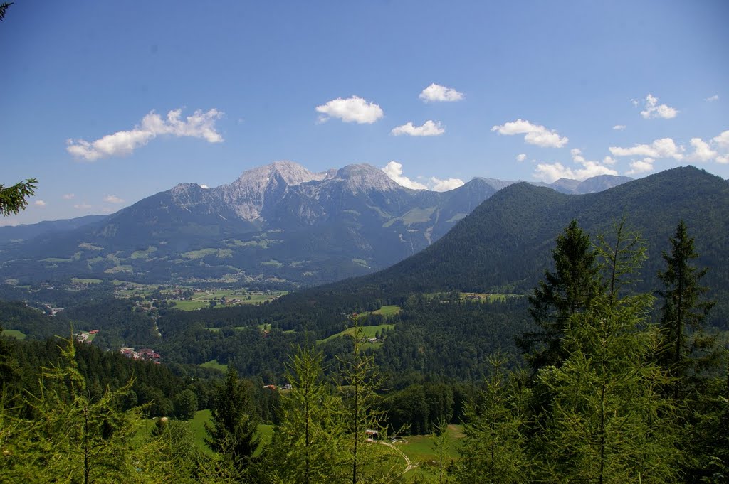 Blick über die Schönau zum Grünstein und Göll by reggaeboy