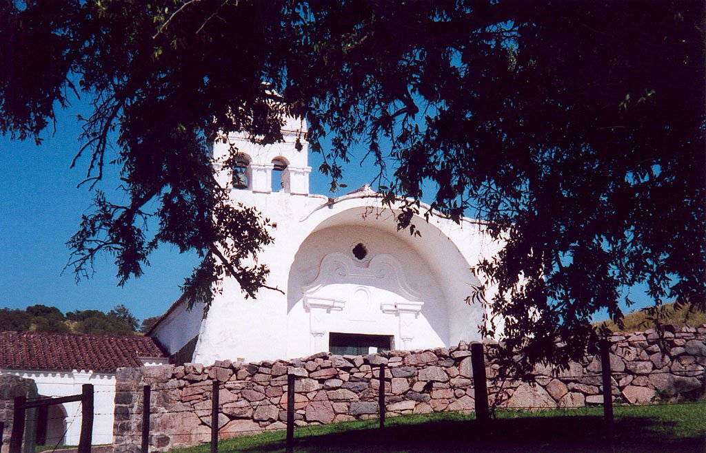 Capilla Candonga by Sergio A. Turza