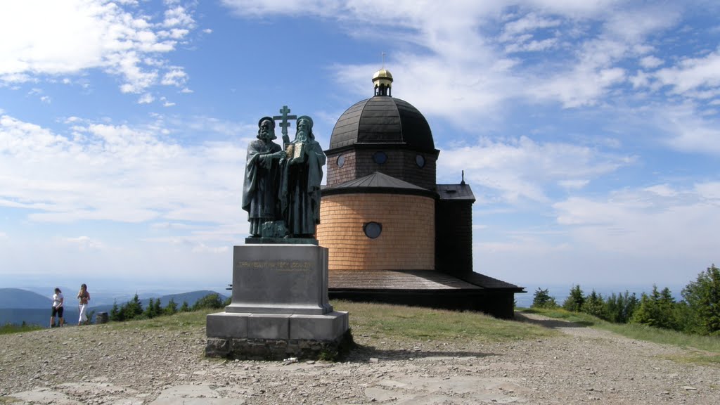 2009, Česká republika, Morava, Beskydy, Radhošť 1129 m, sousoší a kaple sv.Cyrila a Metoděje by Petr19, Zastávka, CZ