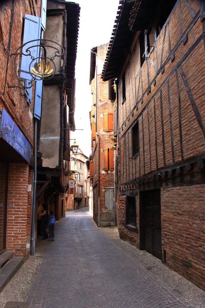 CALLEJEANDO POR ALBI by Iñaki Barrutiabengoa