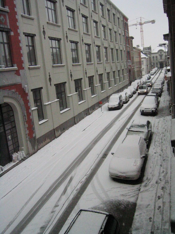 Snow over Antwerp street by Kwark Frietveld