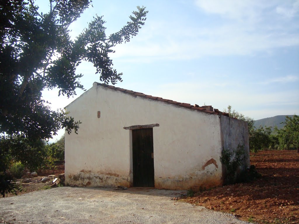 Tradicional Caseta-refugio de labradores, Alcalà de Xivert, Castellón by Juan Emilio Prades Bel