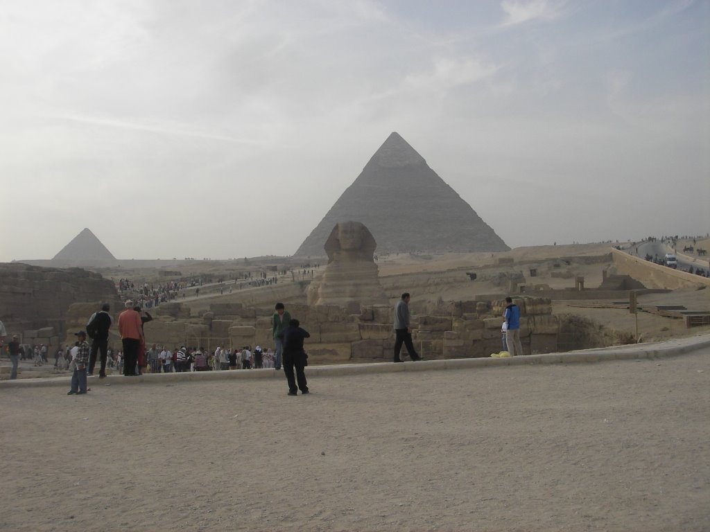 Giza Great Sphinx and pyramid complex 24/11/2005 by EugenyGromenko