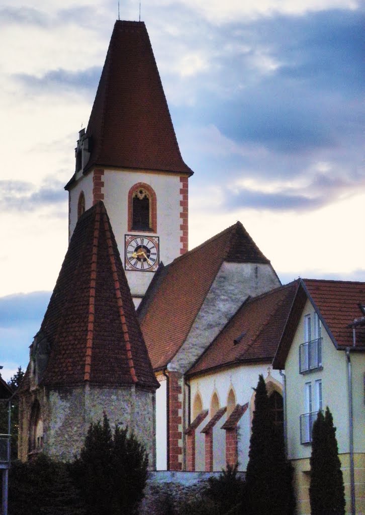 Pfarrkirche St. Marein im Mürztal, links der Karner - parish church of St. Marein with the charnel house by agkm