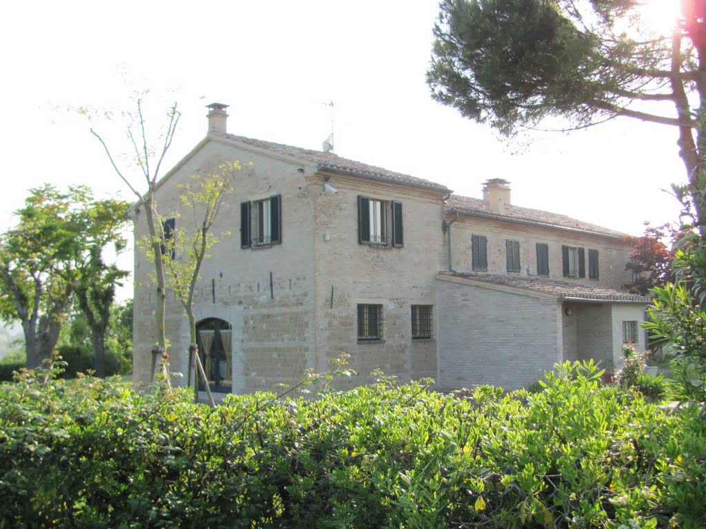 Casolare a Ghetto di Trebbiantico by Antonio Colucci