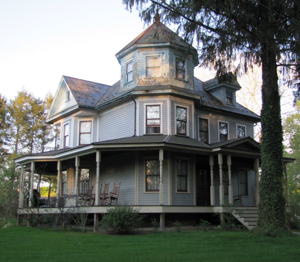 Columbia Historic Residence by Chris Sanfino