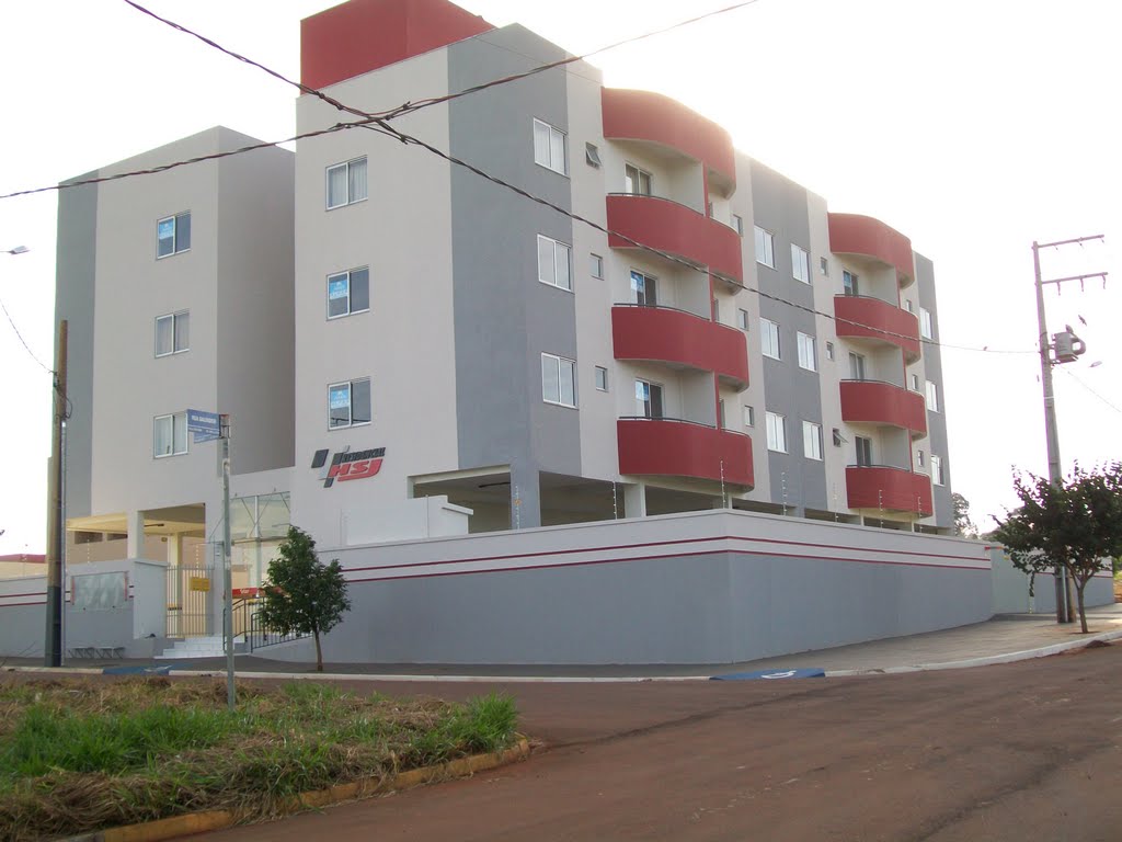 Residencial HSJ na Vila Becker em Toledo, PR. by Ricardo Mercadante