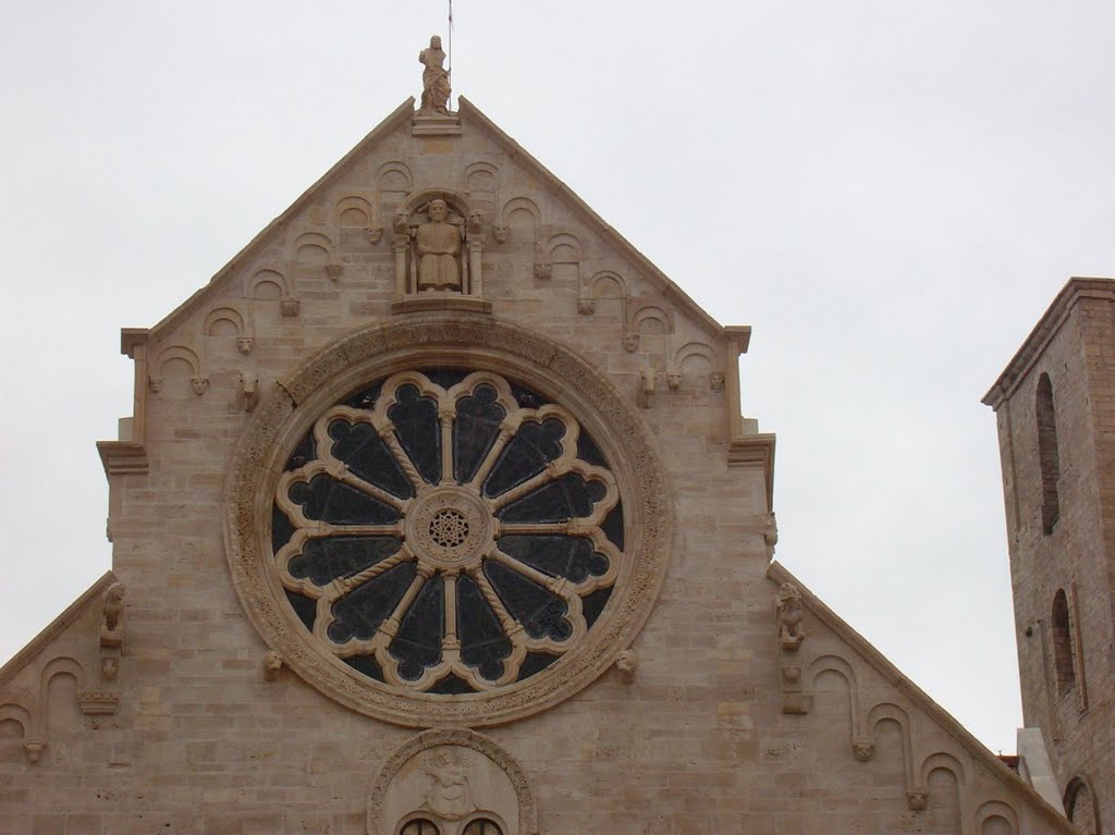 Particolare della cattedrale di Ruvo di Puglia by Peuceta