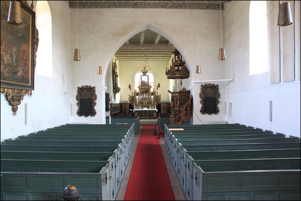 Rodenkirche: Innenansicht der Evangelisch Lutherische Kirche by © Dennis Wubs