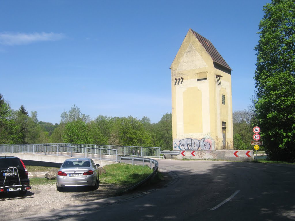 Trafohäuschen an Isarbrücke by Christoph Rohde