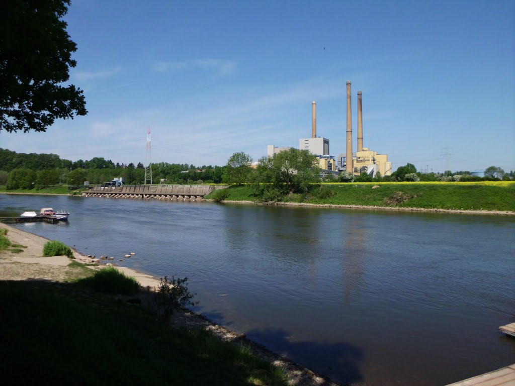 In Erder mit Blick aufs Kraftwerk Veltheim by Lipperstern