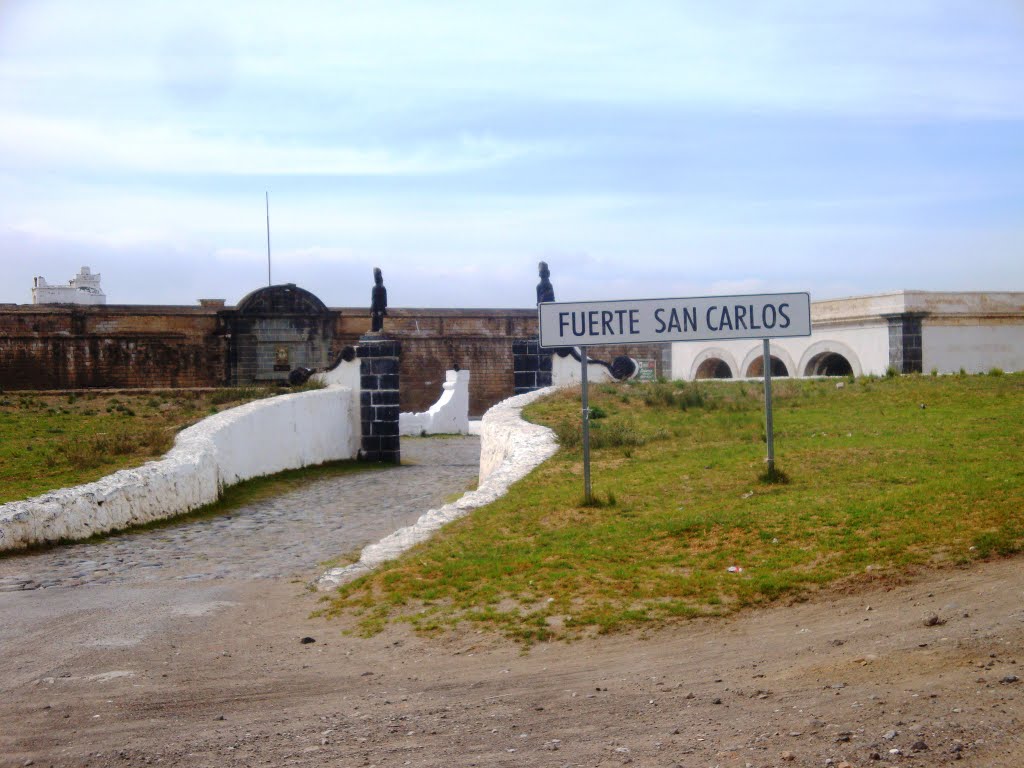 Entrada al Fuerte de San Carlos by Alejandro Guzmán Robles