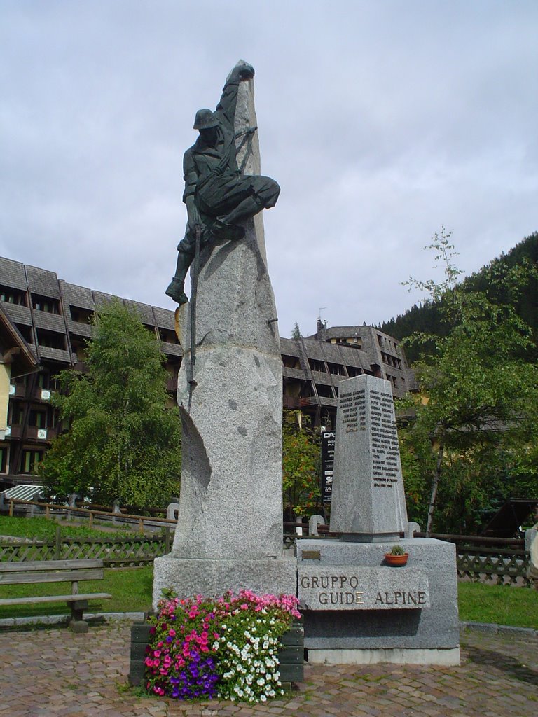 Madonna di Campiglio: Monumento alle Guide Alpine by mimmo iossa