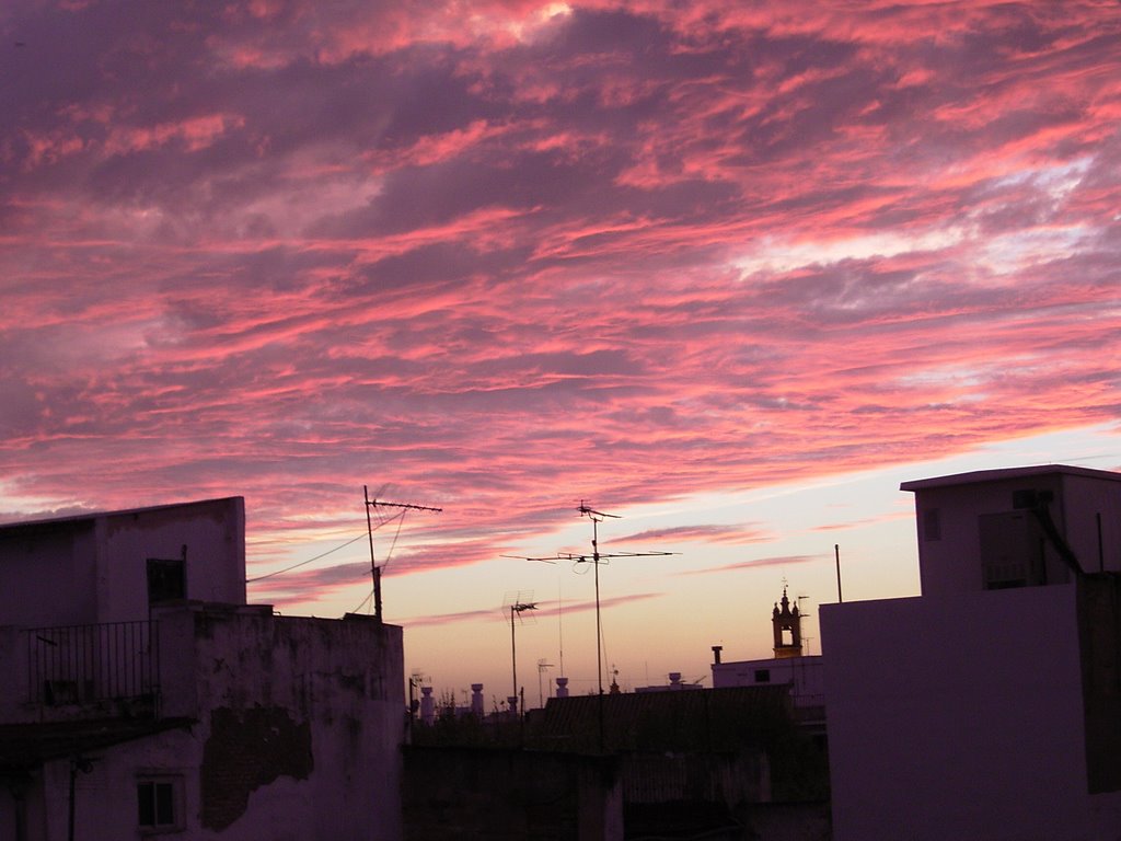 Red sky in Calle Joaquin Costa by Gruetze80