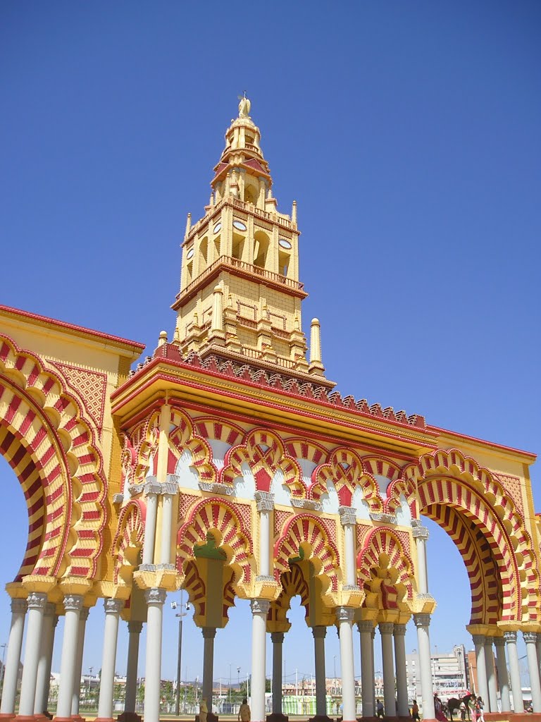 Portada de la feria de Córdoba, representando los arcos de la mezquita y la torre . Mayo de 2005 by viajeroandaluz