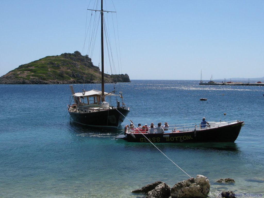 Agios Nikolaos, Rückkehr einer Schiffstour zu den Höhlen by Andreas Schwope