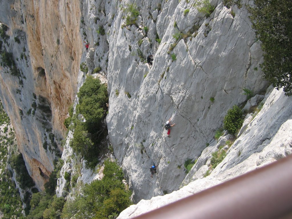 Scalatori nelle gorges del verdon (FR) by nicole e Gc