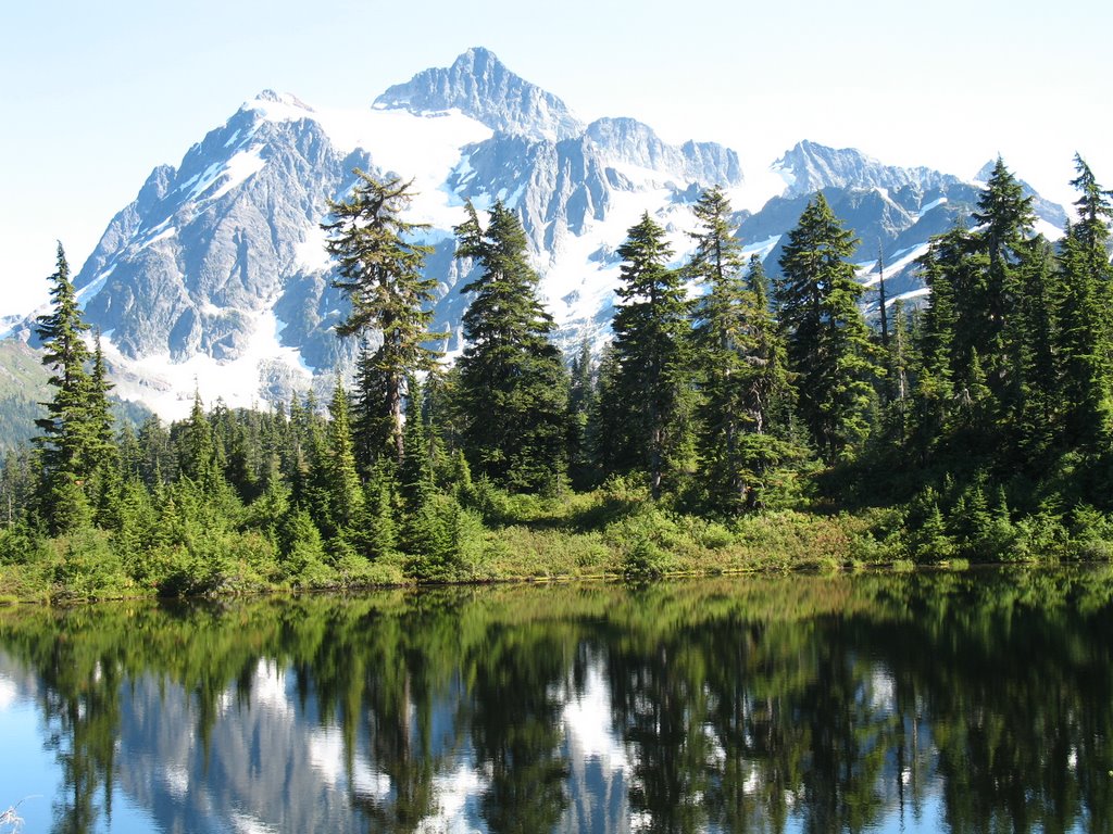 Picture Lake/Shuksan by carlhungus