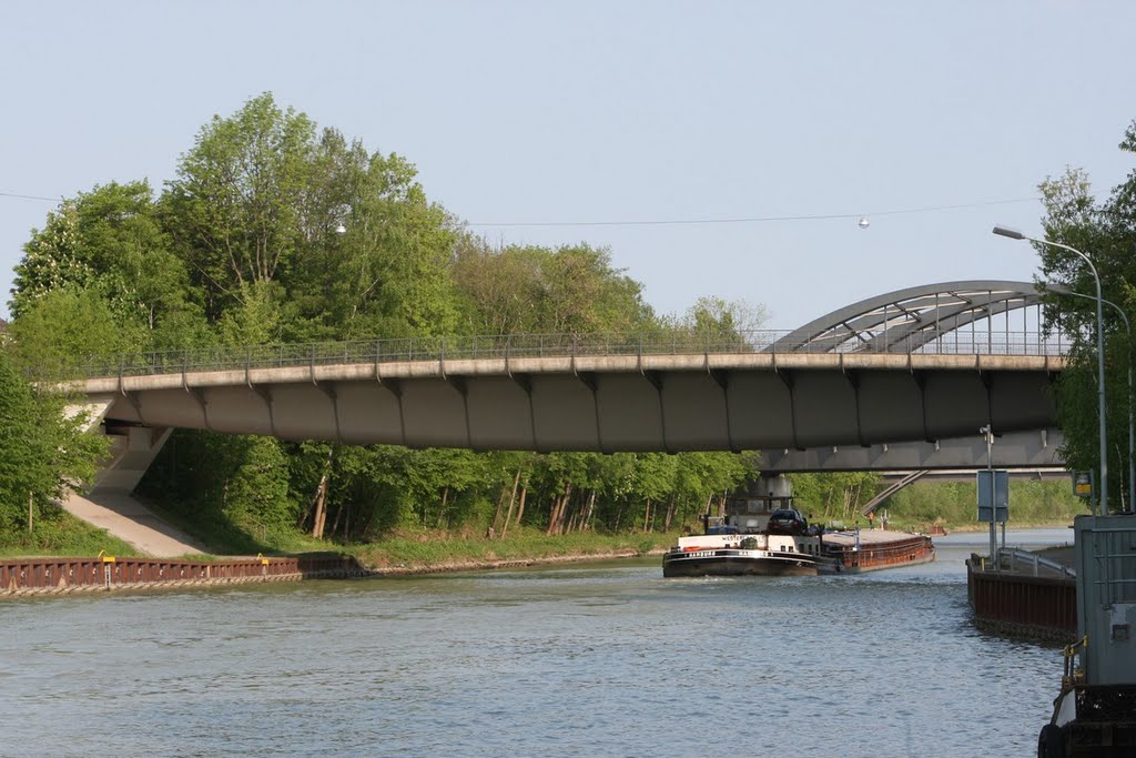 Brug bij Anderten by www.binnenvaartinbeeld.com