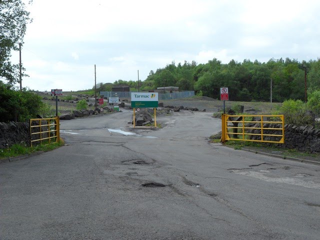 Entrance to Highcraig Quarry by seventiescopshow