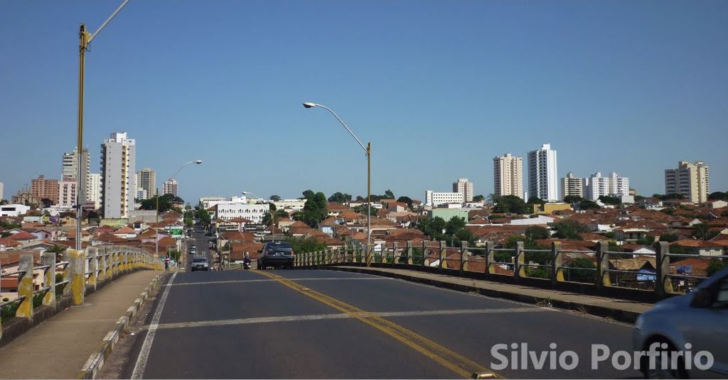 Vista de Araraquara do Pontilhão da Barroso by Silvio Porfirio