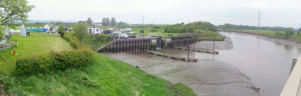 Carron Sealock,Grangemouth. Forth and Clyde Canal.(1225) by Portmoreloch