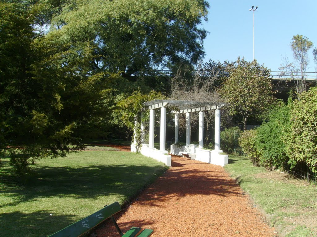 Pérgola en el Parque Chacabuco by Ariel Sebastián Becker