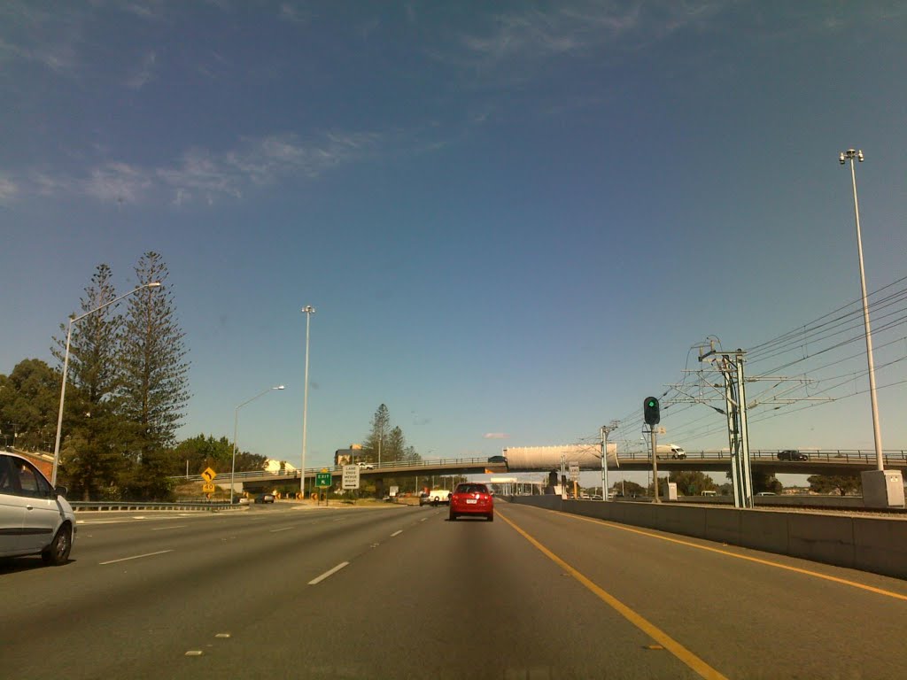 Kwinana Freeway. by Ashvin Lobo