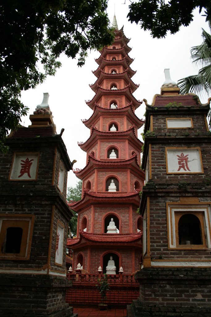 Pagoda de Tran Quoc by Marc Julià