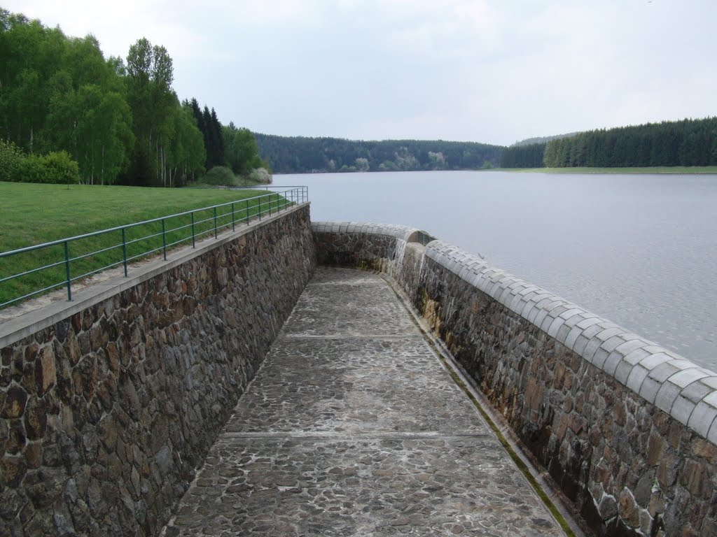 Přehrada Mostiště (Mostiště dam) by Traveliano