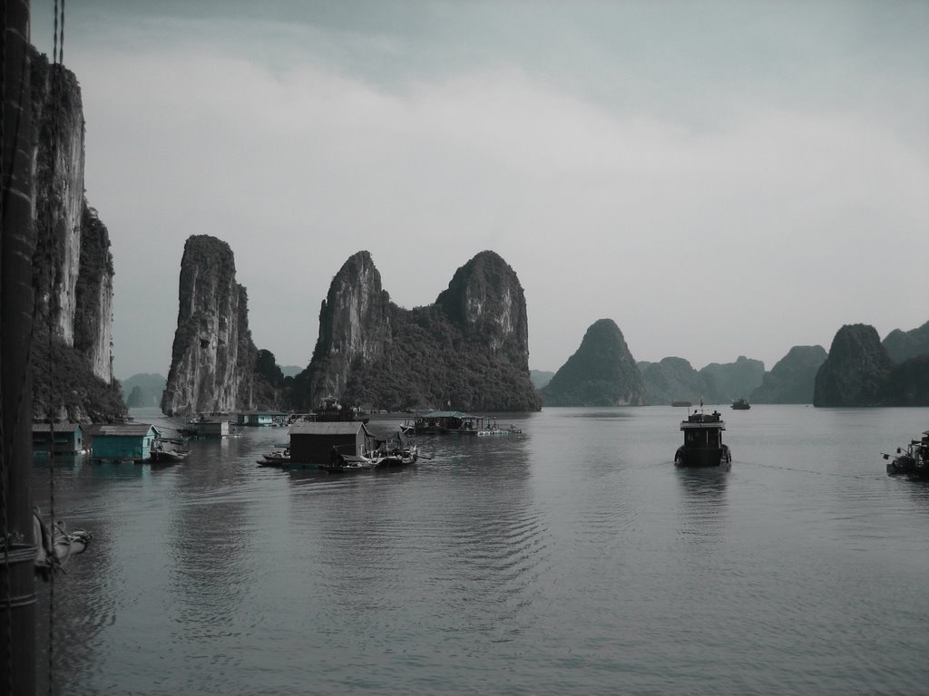 Ha Long Bay by Amanda and Paul Byrn…