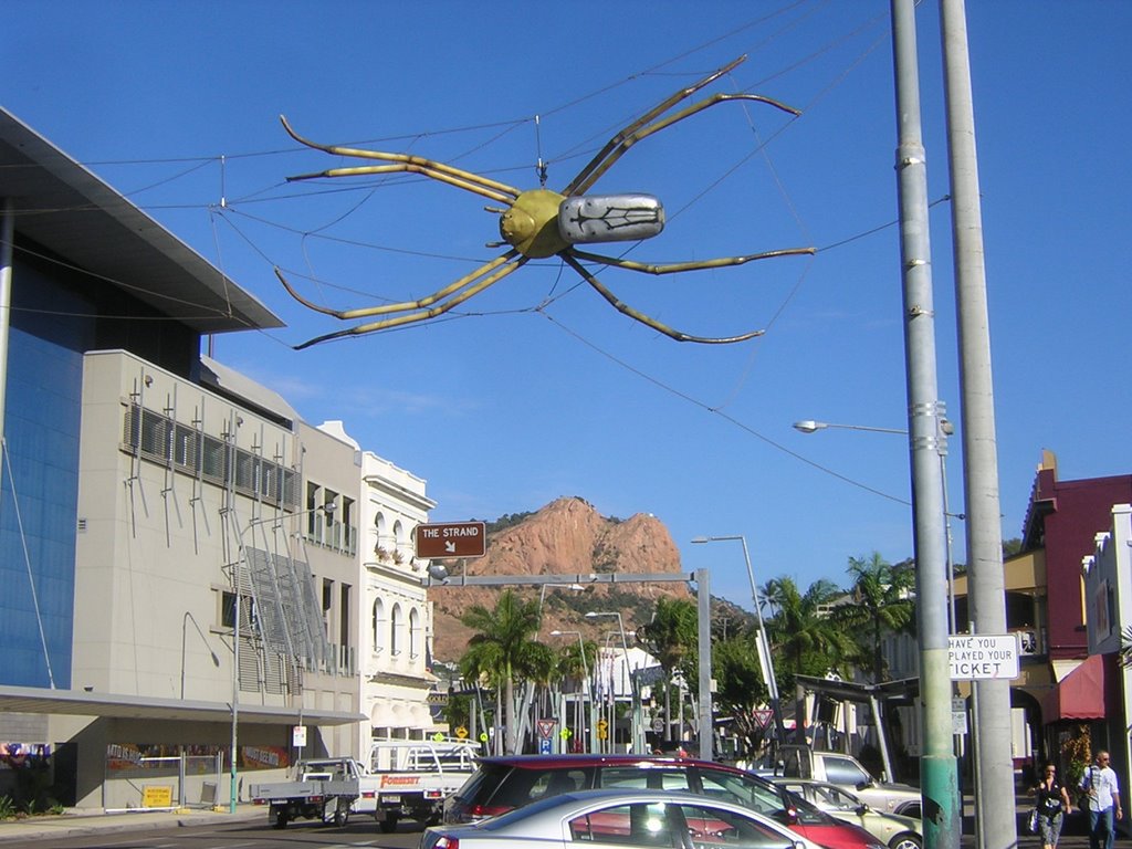 giant spider / castle hill by yaou