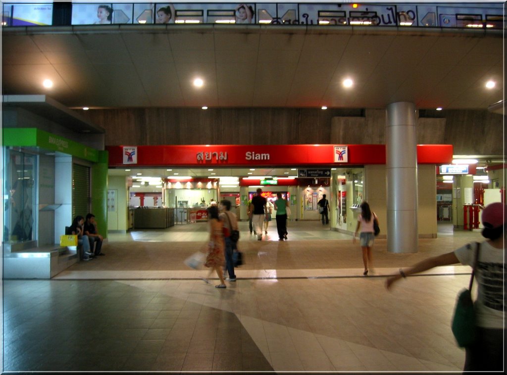 Skytrain station siam by UNSUWE