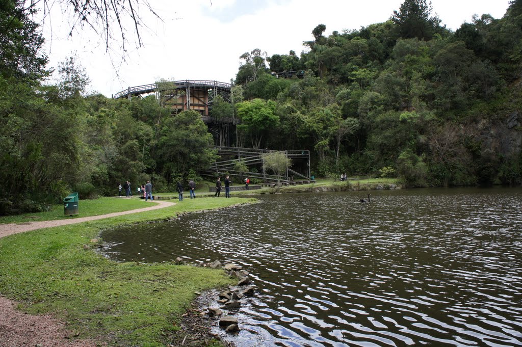 Lago e antiga pedreira da Unilivre - Universidade Livre do Meio Ambiente - Curitiba - Paraná - Brasil by Paulo Yuji Takarada