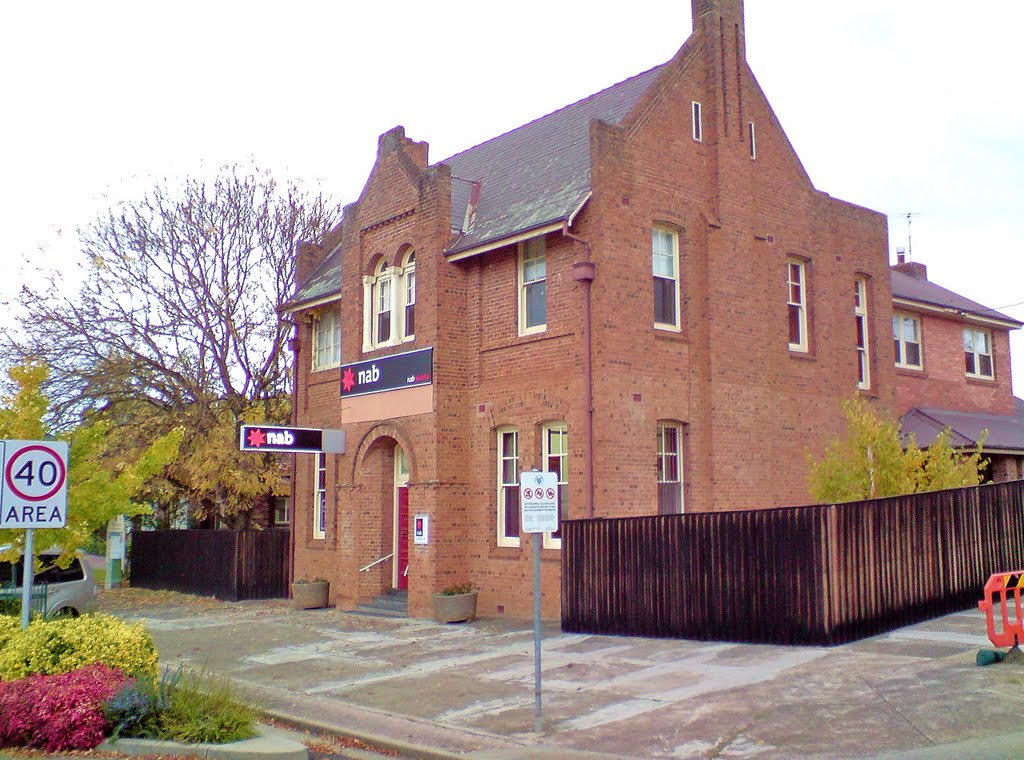 Walcha , histotic bank building ... by Michael Caine