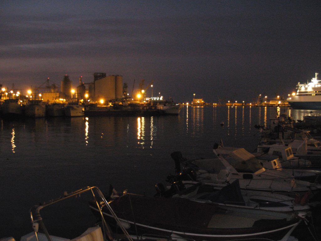 Il porto di notte by Paolo Simoncini