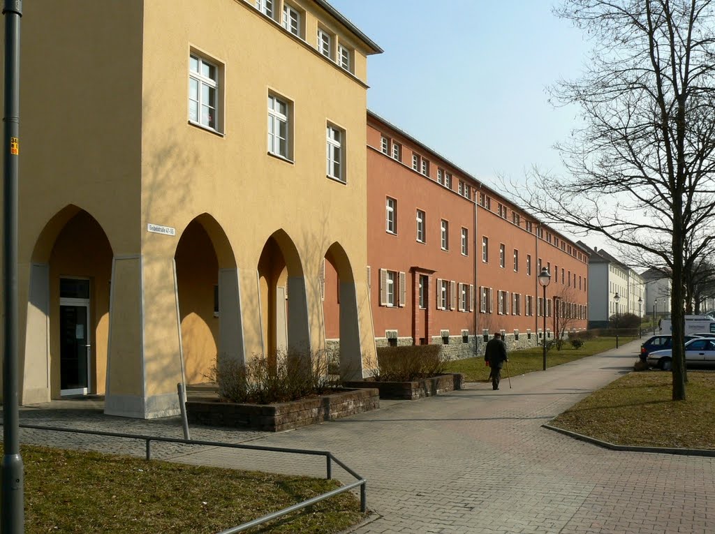 Chemnitz - Die Gartenstadt - Gablenzsiedlung erbaut 1910 -1937 mit ihren abwechslungs- reichen Fassaden, steht unter Denkmalschutz by Thomas Eichler