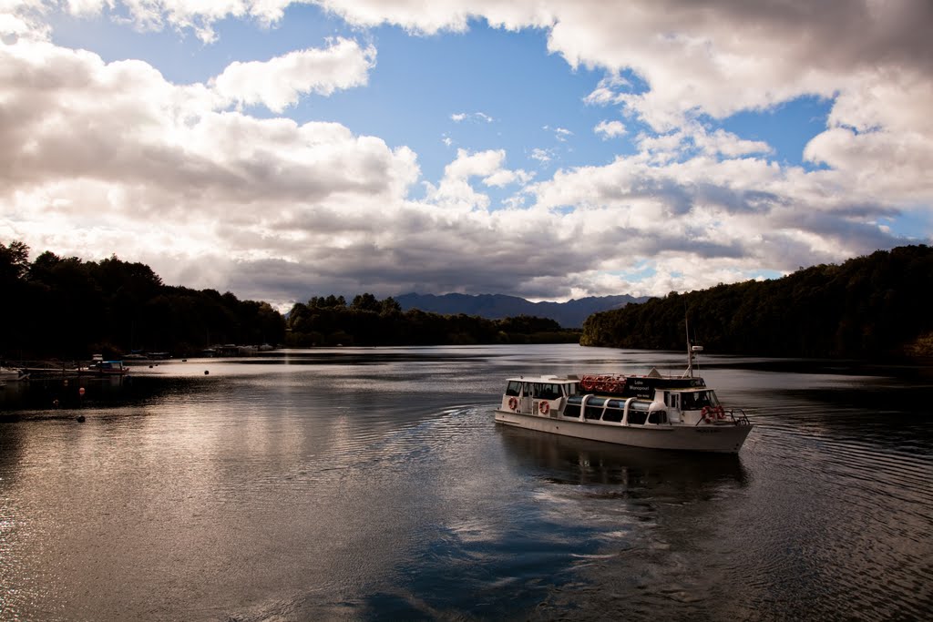 Manapouri by PrzemoZ