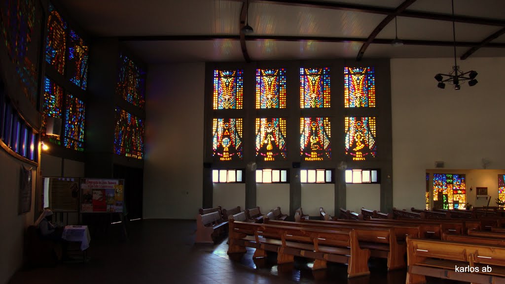 Interior da "Basílica da Medianeira" em Santa Maria, Rio Grande do Sul, Brasil by karlos ab