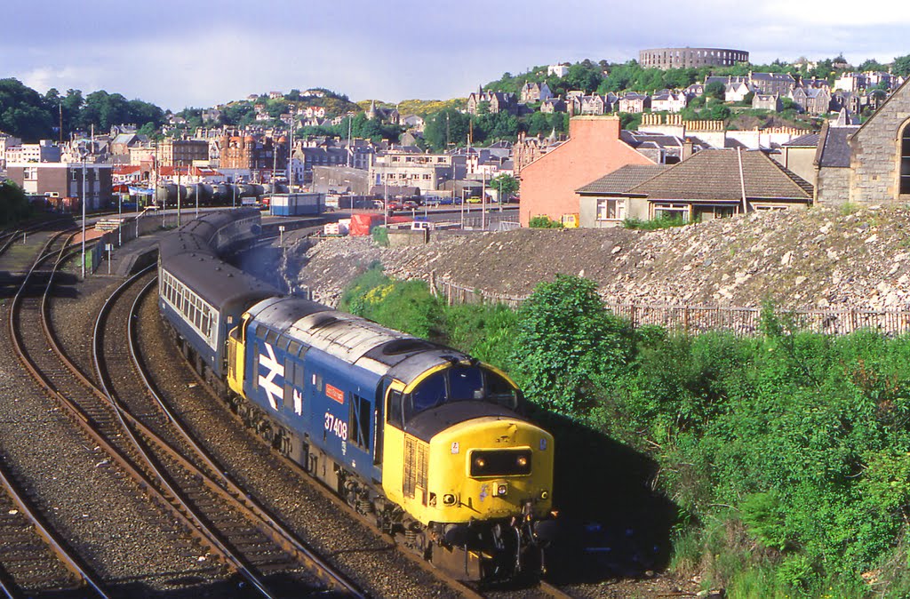 37408 LOCH RANNOCH leaving Oban on Oban - Glasgow service June 1989 by top spotter